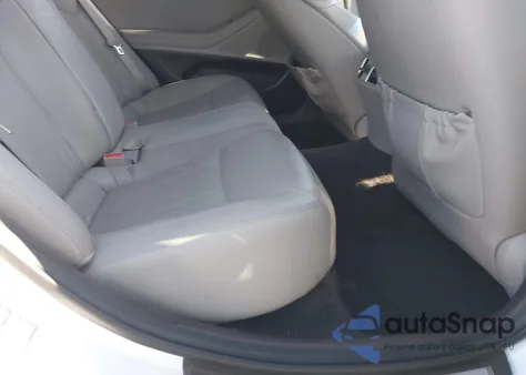 2017 Genesis G80 3.8 из США, поврежденный, VIN KMHGN4JE4HU205886